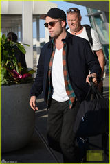 组图：罗伯特-帕丁森现身 黑超遮面帅气有型