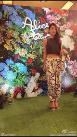 组图：曹格老婆吴速玲私照曝光 时尚辣妈