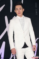 组图：歌手林昕阳发片 黄晓明“情侣装”助阵