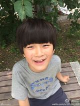 组图：张天天露出板牙九连拍 萌化网友没商量