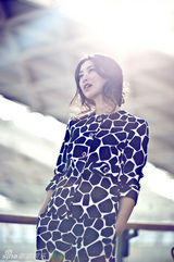 组图：朱珠《芭莎》大片曝光 学院风另类冷艳