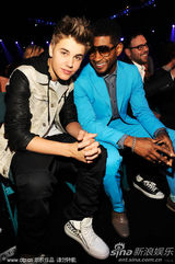 组图：美国公告牌音乐奖 贾斯汀-比伯休闲装出席