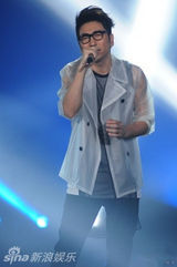 策划：唱歌要有独特范儿 湿身嘶吼狂甩头