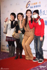 组图：林志玲帅气裤装当导演 称嫁好门比豪门重要