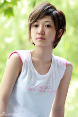 组图：杭州快女11强化身美少女骑士 演绎无敌青春