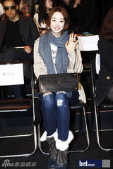 组图：韩星金正敏张在仁亮相首尔时装周