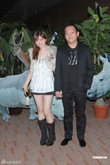 组图：吕慧仪结婚秀钻戒 陈志云等好友到场庆贺