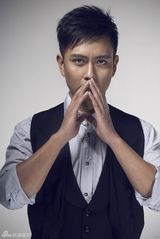 组图：谢君豪独具成熟魅力 温暖写真尽展非凡气度