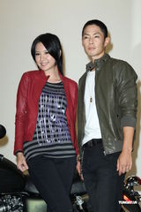 组图：吴建豪和女友感情稳定 与安心亚首合作广告