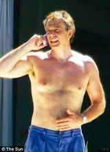 外媒曝邓文迪12岁青涩照 不见今日时尚气息(图)