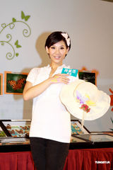 幻灯图：郑欣宜再度减重成功 肥姐纪念日以工作为重 