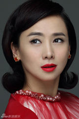 组图：翁虹情人节红妆上阵 展自信女人幸福美