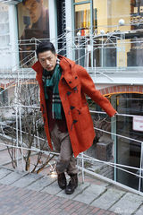 组图：段奕宏柏林街拍神采飞扬 温暖硬汉显绅士