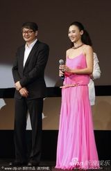 组图：张柏芝助阵新片戛纳首映粉裙摇曳多姿