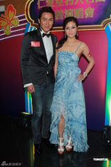 组图：香港慈善演唱会马德钟罗仲谦等现身支持