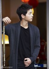 组图：宋仲基称拍戏时依赖朴宝英 变骄傲会被前辈训