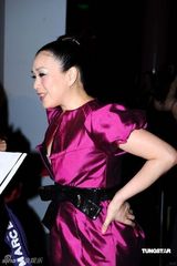 幻灯图集：赵雅芝牵手丈夫秀恩爱 钟丽缇秀身材 