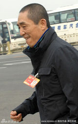 幻灯图：政协会议开幕首日 张艺谋一路小跑到会场