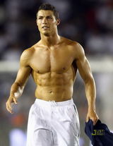 幻灯图：小贝问候皇马队员 C罗赤裸上身展示肌肉