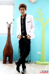 组图：炎亚纶为郭雪芙做心肺复苏 遭粉丝威胁