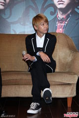 组图：GLAY访台中文问好 金曲日开唱喊话五月天