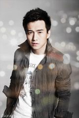 组图：翟天临拍初秋幻影写真 秀绅士雅痞风