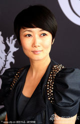 幻灯图：贾樟柯受访畅谈新片 女主角赵涛端庄显优雅