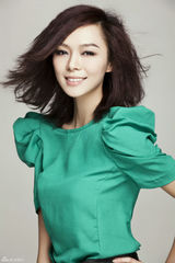 组图：程怡大片清新脱俗 激情六月“打劫”你的眼球