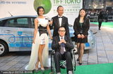 组图：东京电影节开幕 《转山》导演坐轮椅走绿毯