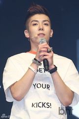 组图：韩团HISTORY举行首张迷你专辑Showcase