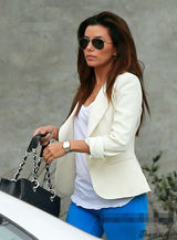 组图：主妇伊娃干练街拍 荧光蓝紧身裤秀美腿