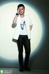 组图：花儿朵朵白色大片曝光 民族选手齐“变脸”