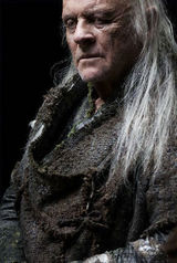 组图：《诺亚》曝剧照 罗素-克劳一家人亮相