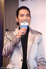 组图：萧敬腾因节俭令愿无酬出演电视台春晚