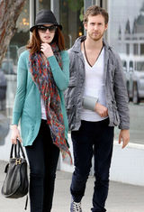 组图：好莱坞女星安妮-海瑟薇幸福完婚