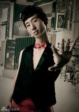 组图：《快男》海选“奇葩男”写真风格多样