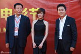 组图： 赵本山师徒压轴长影节 倪妮蓝裙优雅显大气