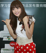 幻灯图：阿兰北京教唱新歌 第一次唱可爱歌曲很开心