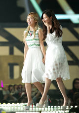 组图：G-DRAGON包揽2013MAMA四奖创佳绩