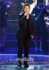 组图：鸟叔获首尔歌谣大奖最高奖 全场起立鼓掌