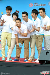 组图：苏打绿担任防癌大使 夜猫子青峰注重饮食