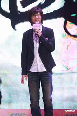 高清组图：2010新城国语力颁奖礼男歌手现场秀