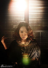 组图：SARA暗黑系写真曝光 眼神凌厉冷峻