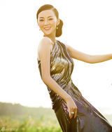 组图：刘梓娇拍冬季温暖大片 黄昏剪影复古美艳