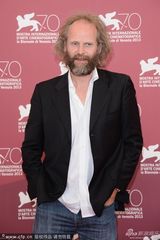 组图：《警官之妻》发布 导演携双胞胎萌翻全场