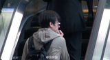 组图：文章出轨后留沪心事重重 借烟浇愁萎靡