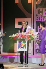 组图：王伟忠分享制作人经验 小眼睛“摆平”剧组