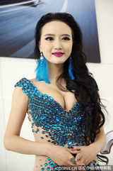 组图：2012性感车模大盘点 美乳飘香事业线抢眼