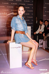 幻灯图：李彩华泰国买楼  Jessica C等名模走秀