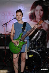 组图：谭咏麟助阵新人陈嘉嘉新专辑迷你音乐会